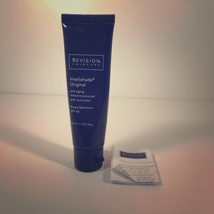 Revision Skincare Intellishade Matte Moisturizer
